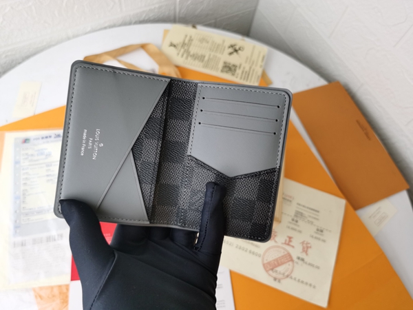 LVコピーウォレット背面デザイン